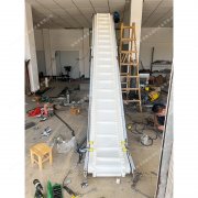 上料皮带输送机裙边挡板PU皮带提升机颗粒爬坡传